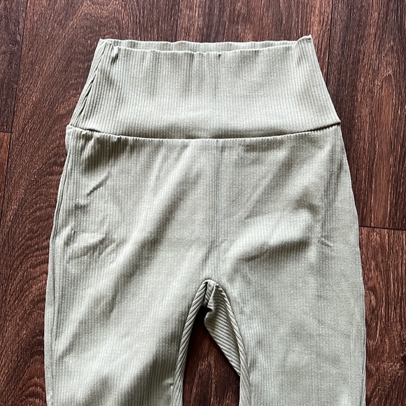 Ribbed Biker Shorts - Picture 2 of 4